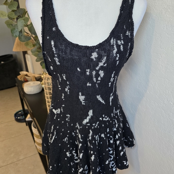 Free People Women’s Flared Bohemian Scoop Stylish Black And White Sweater Top M - Picture 3 of 10